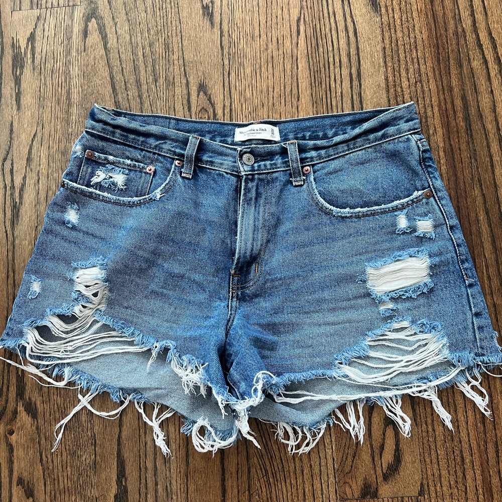 Abercrombie Curve Love Mid Rise Boyfriend Short